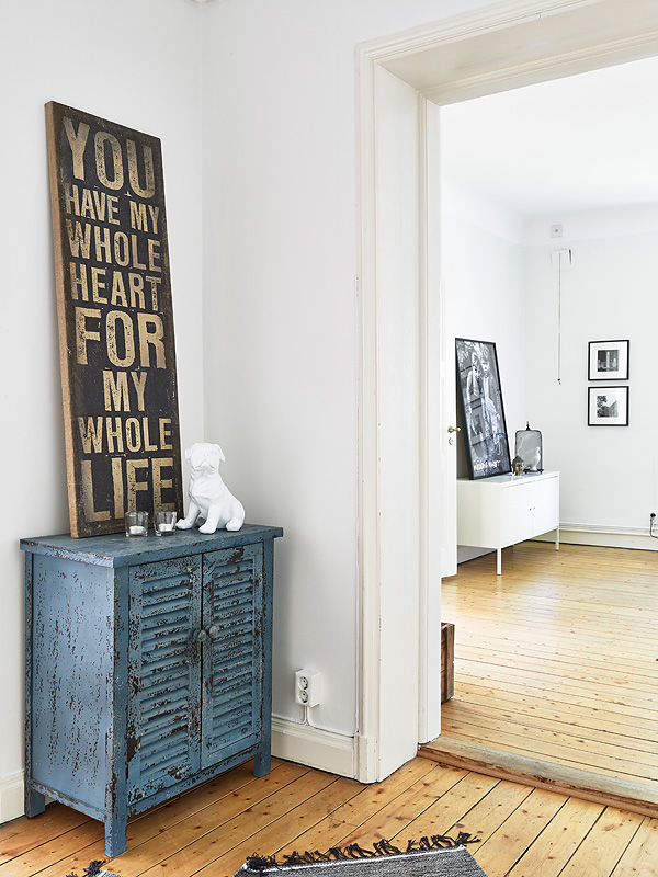 2 pièces en noir et blanc (et bleu)