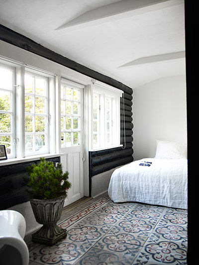 bedroom with bed and plant