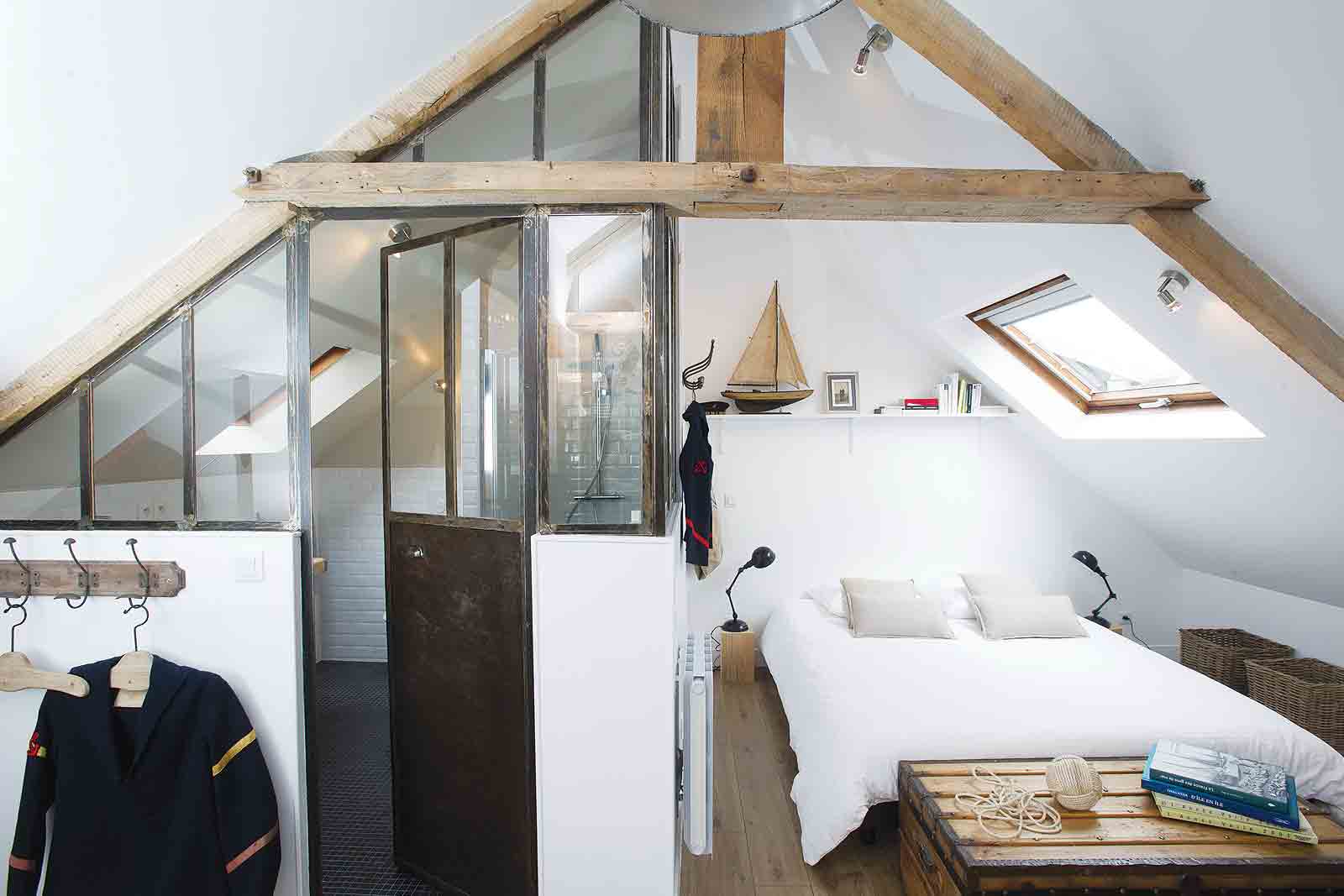 Un mini loft sous les toits près de la mer
