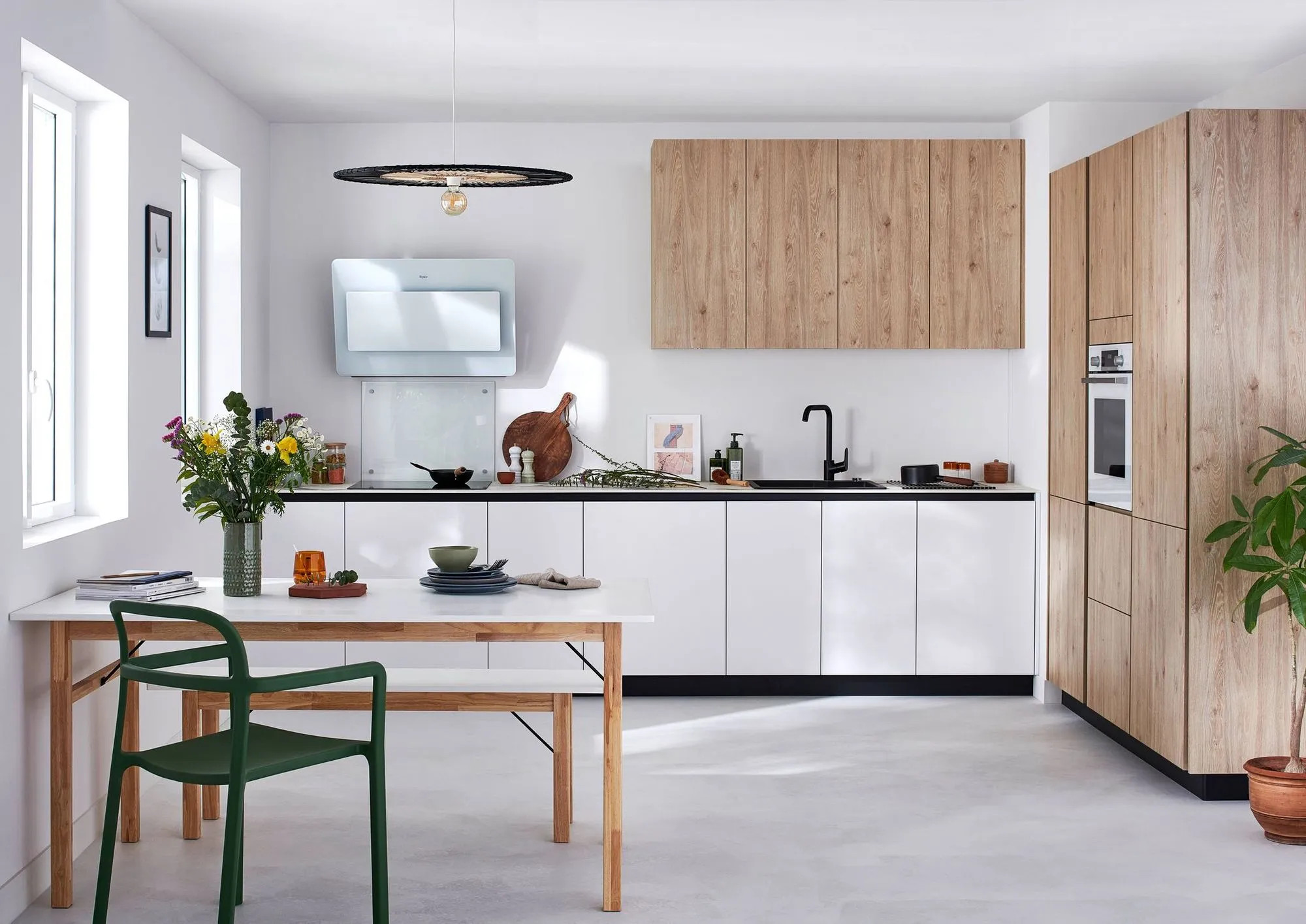 cuisine équipée design bois et blanc