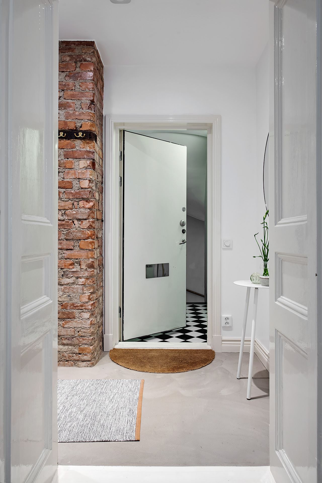appartement ancien rénové briques et moulures