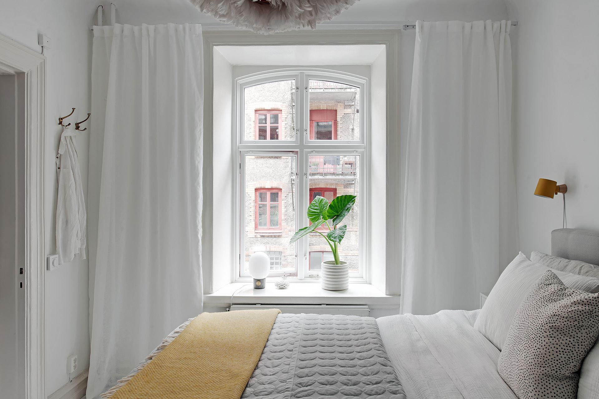 appartement ancien rénové briques et moulures