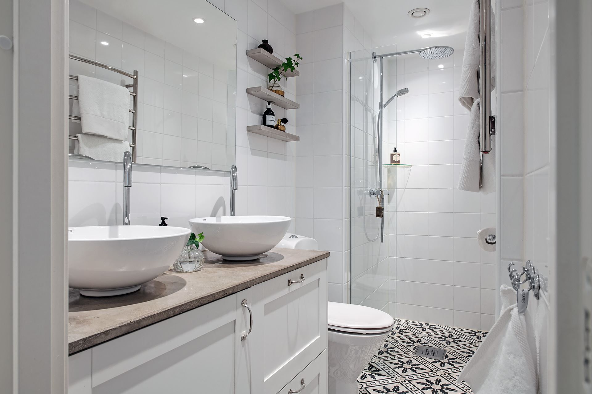 appartement ancien rénové briques et moulures
