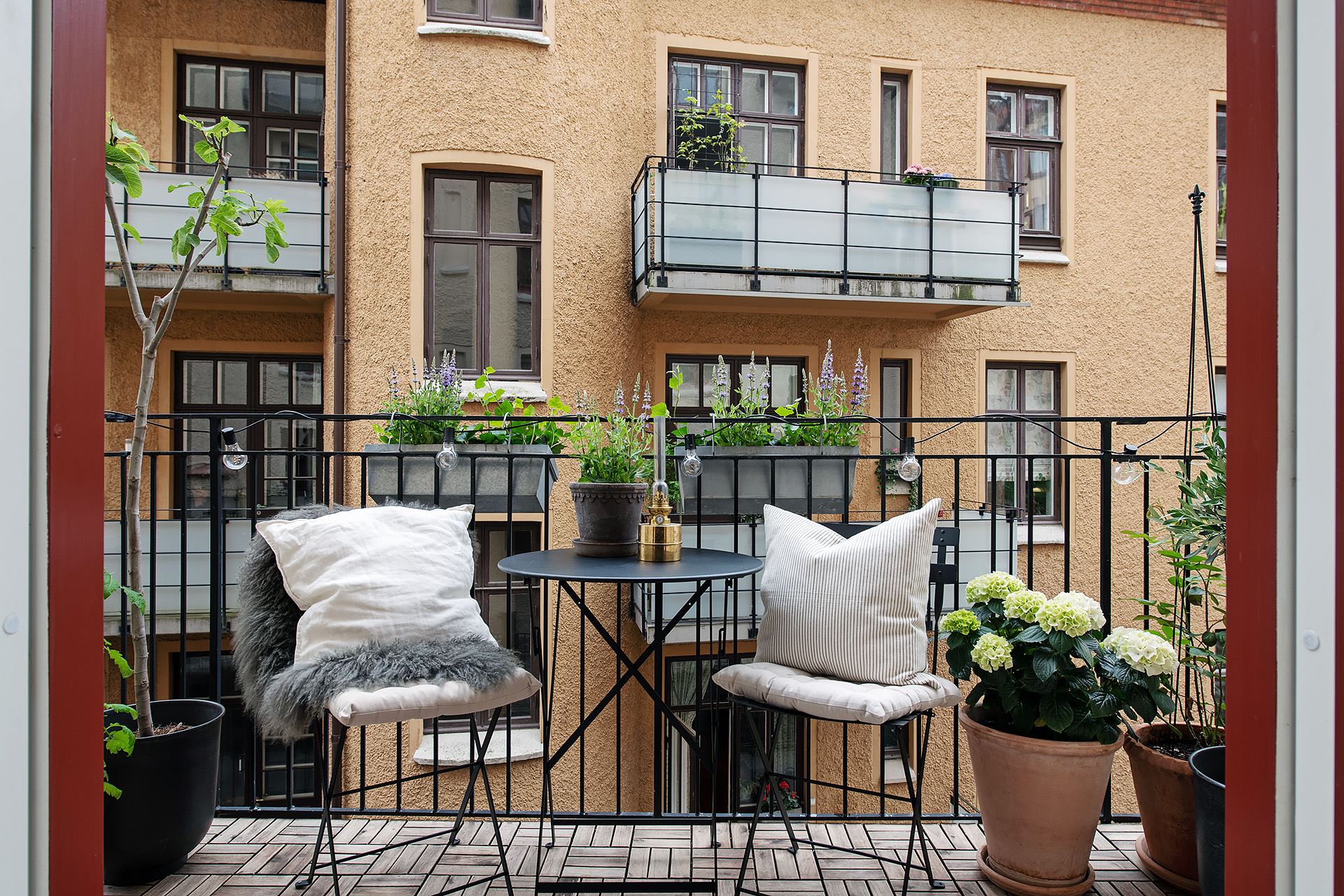 appartement ancien rénové briques et moulures