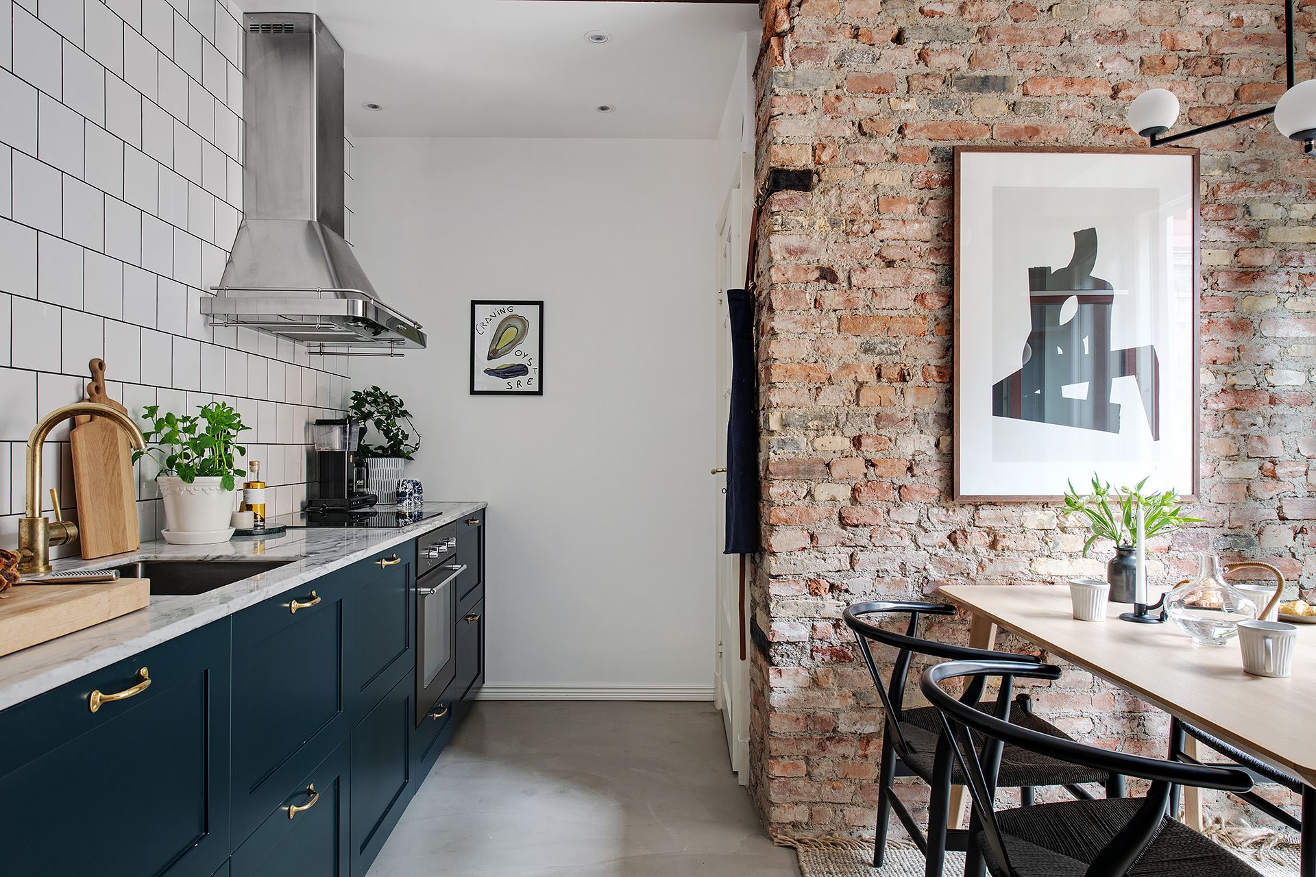 appartement ancien rénové briques et moulures