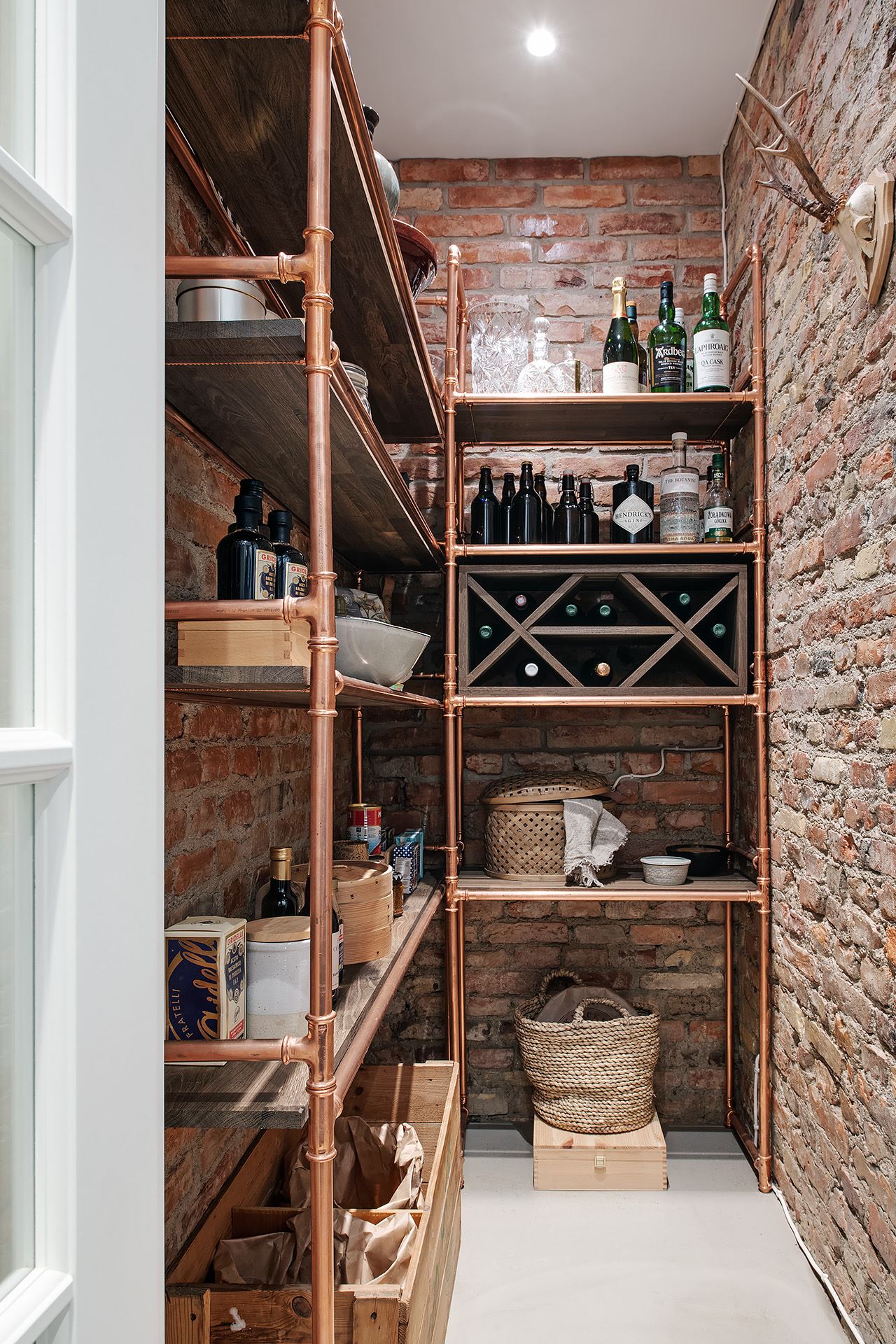 appartement ancien rénové briques et moulures