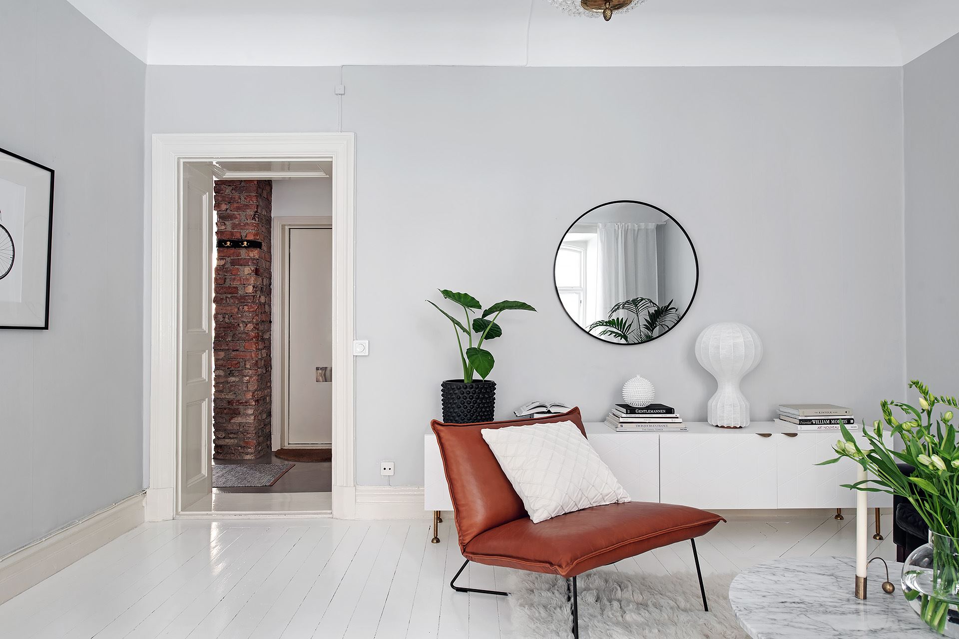 appartement ancien rénové briques et moulures
