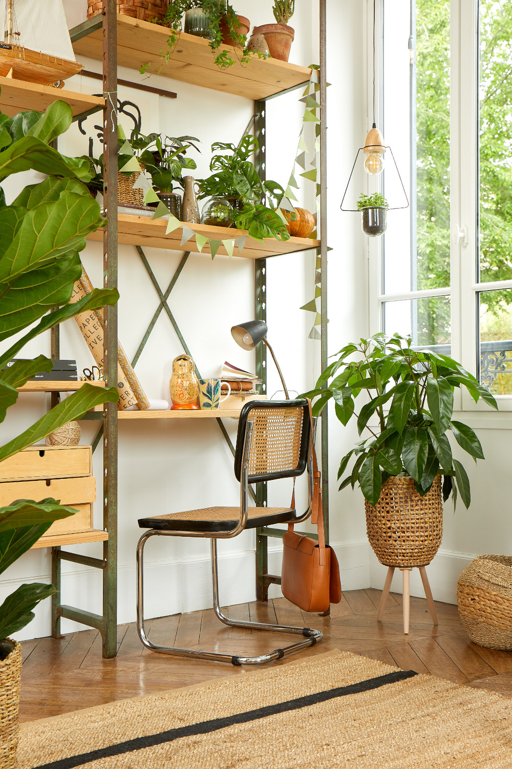coin bureau dans salon décoration vintage et plantes coin bureau dans salon décoration vintage et plantes