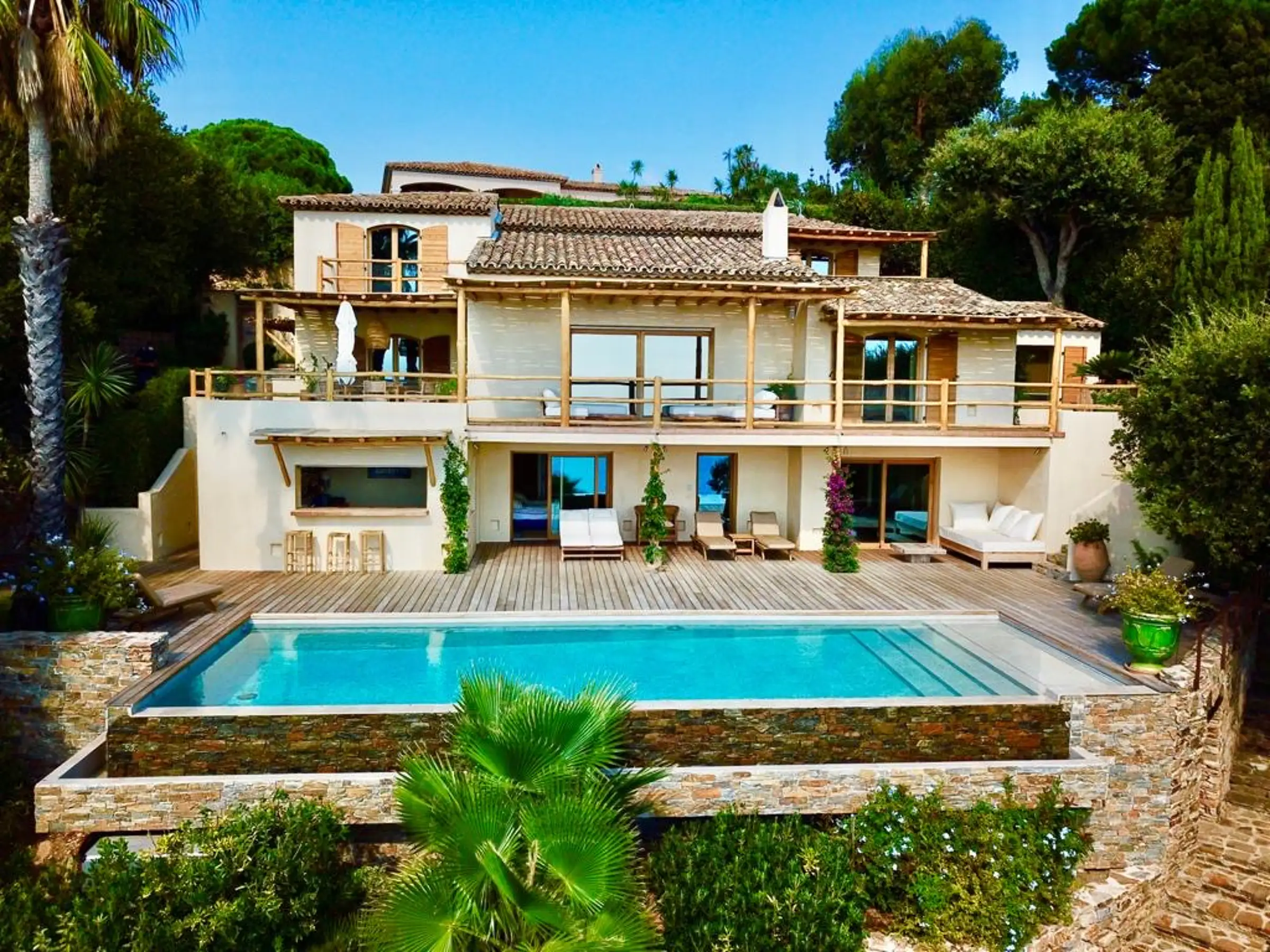 façade maison avec piscine