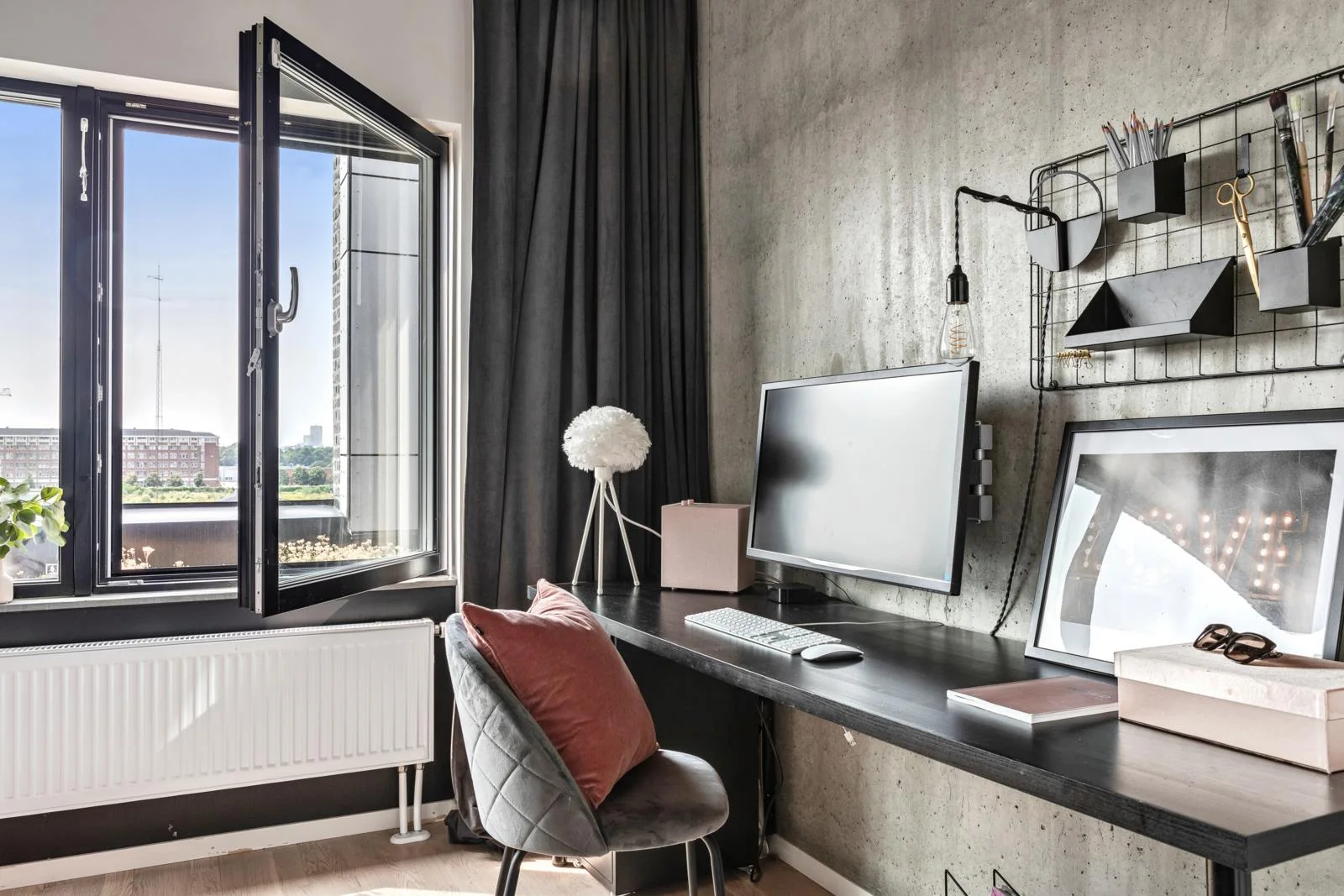 espace bureau dans chambre