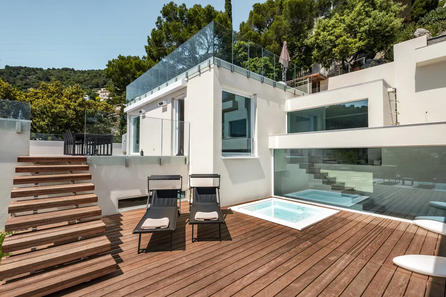 terrasse avec jacuzzi
