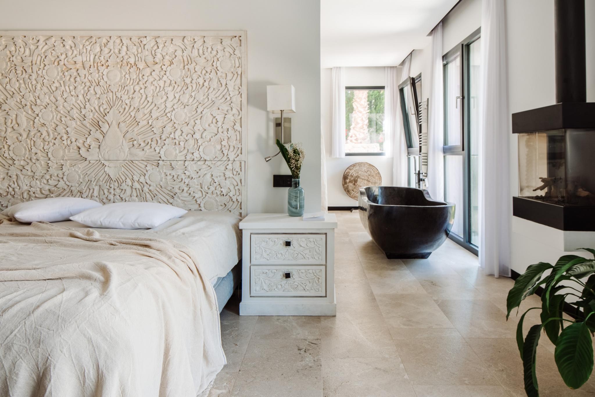 chambre avec bain maison design avec piscine
