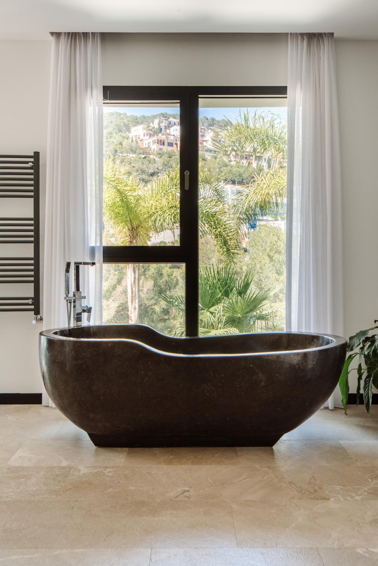 baignoire noire design