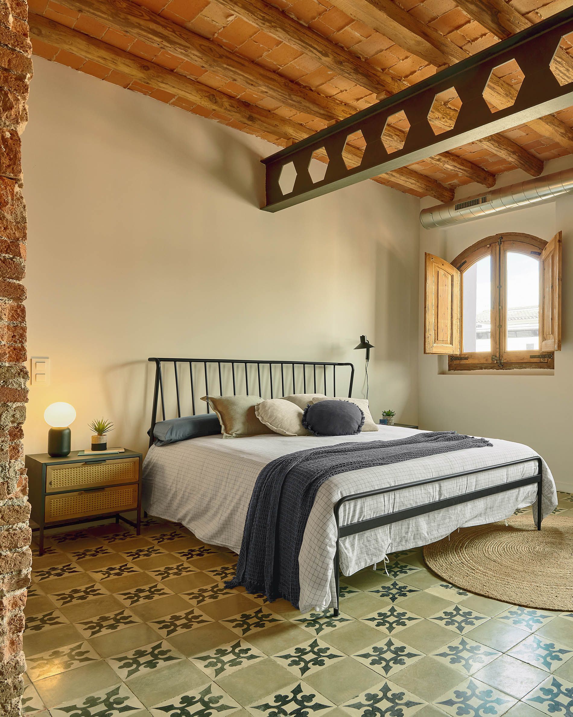 espace chambre avec carreaux de ciment