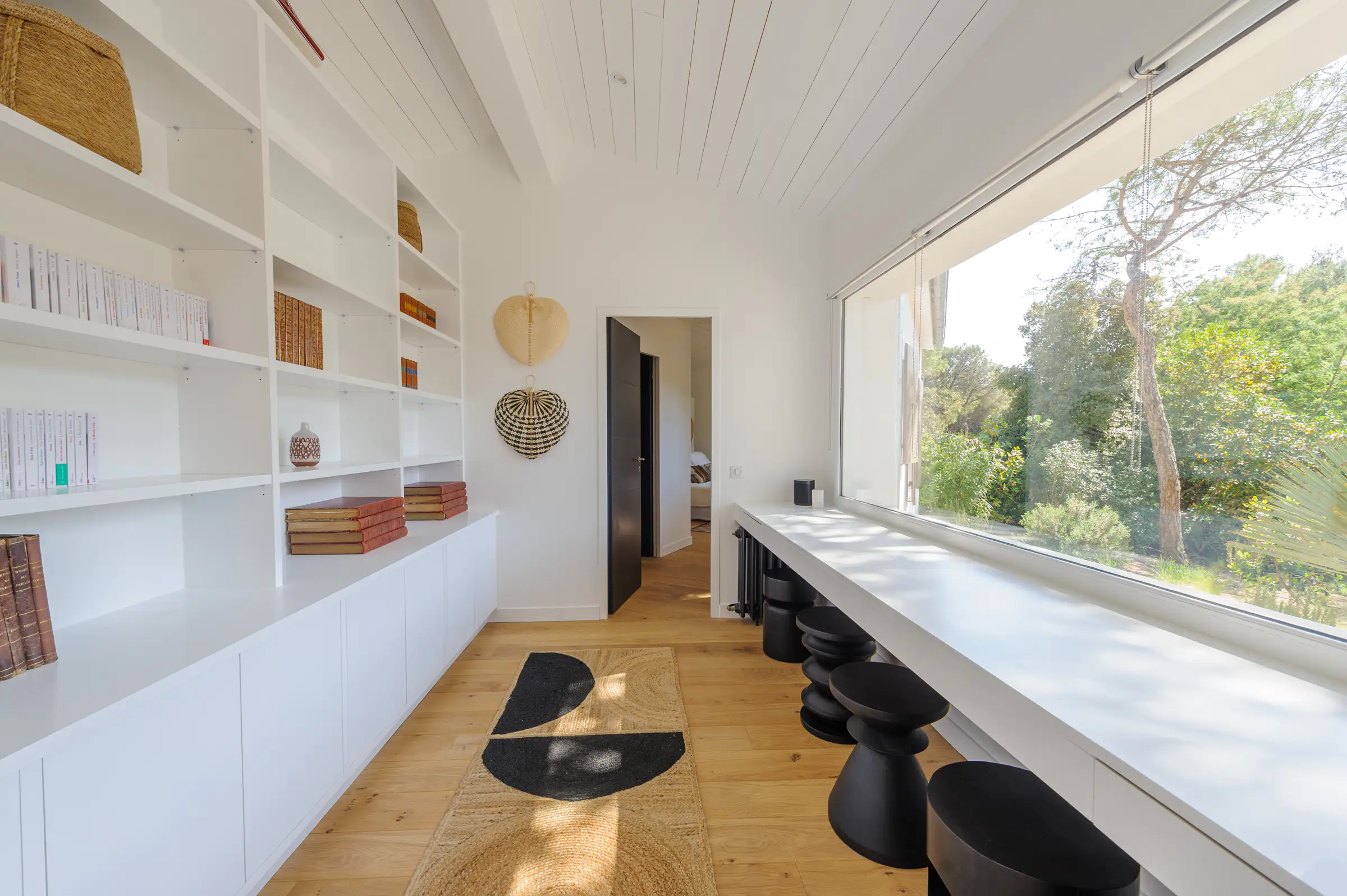 bureau avec picture window