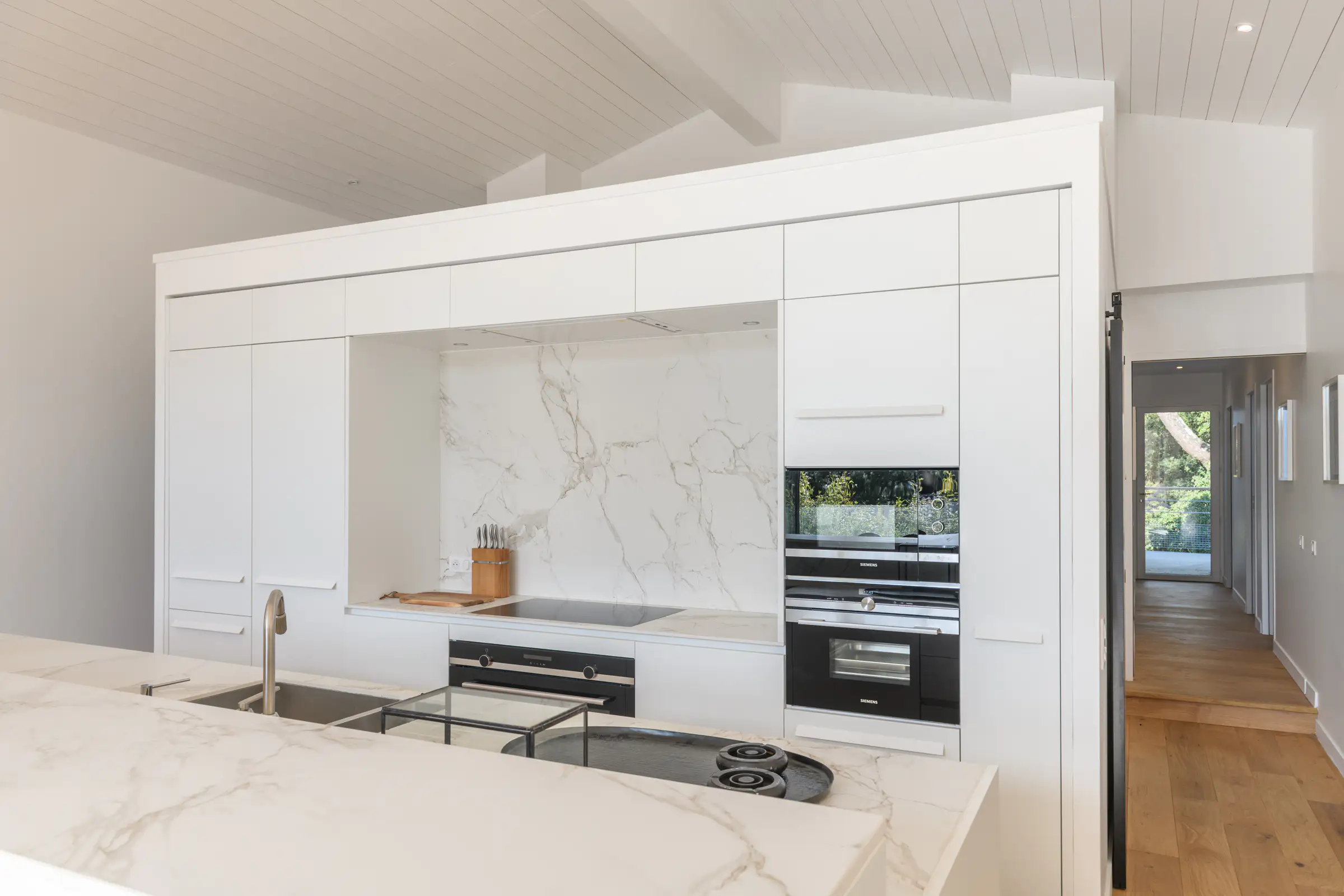 cuisine équipée ouverte avec îlot maison d'architecte