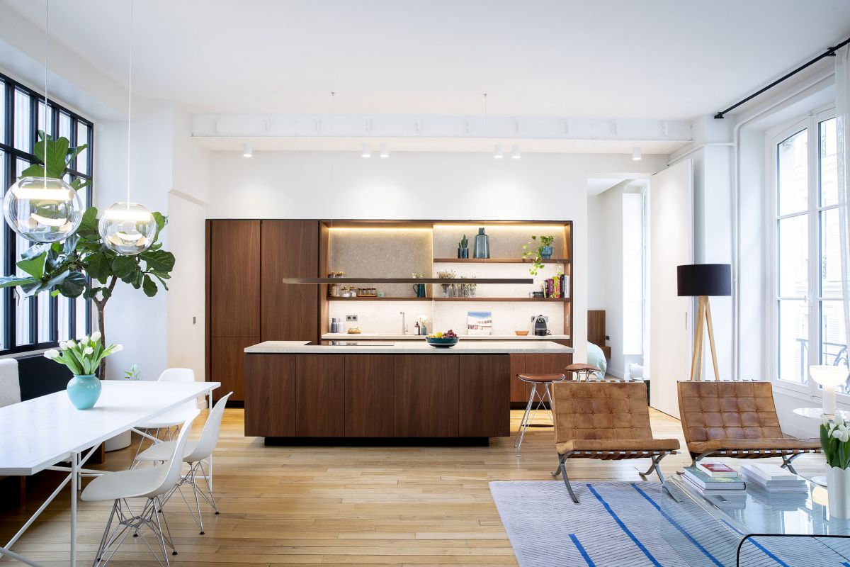 salon et cuisine avec verrière appartement loft à Paris salon et cuisine avec verrière appartement loft à Paris