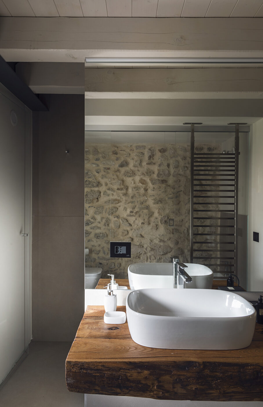 salle de bain design dans maison en pierres salle de bain design dans maison en pierres