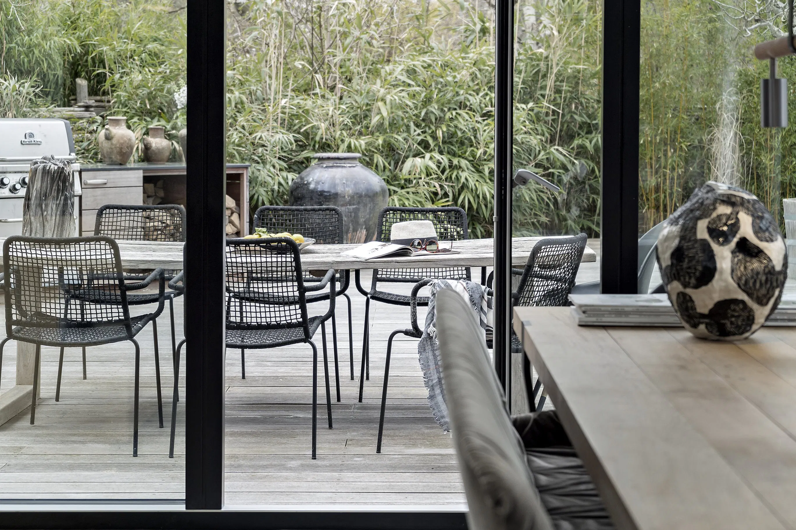 cuisine avec îlot vue terrasse