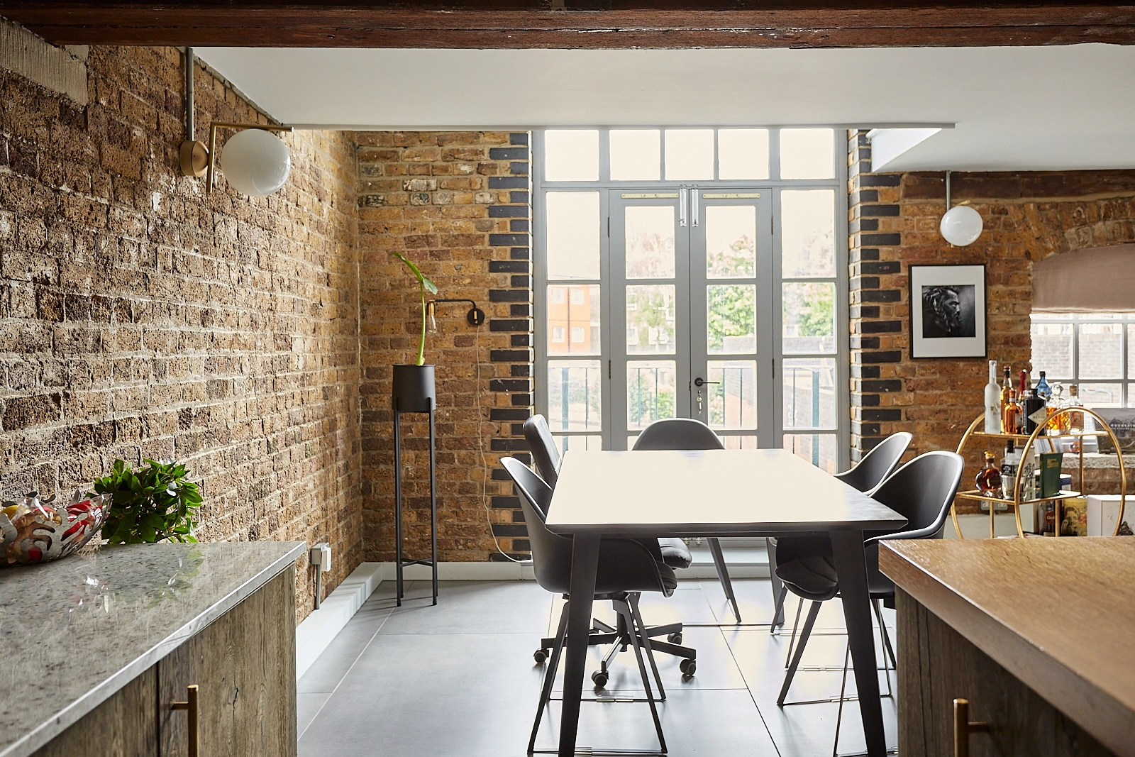 cuisine équipée et salle à manger loft avec verrières cuisine équipée et salle à manger loft avec verrières