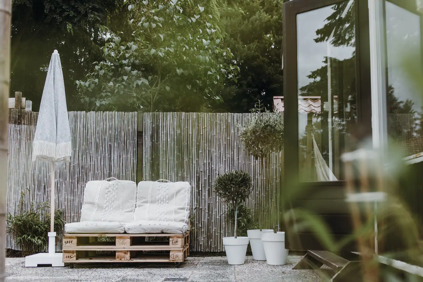 terrasse maison en bois déco bohème