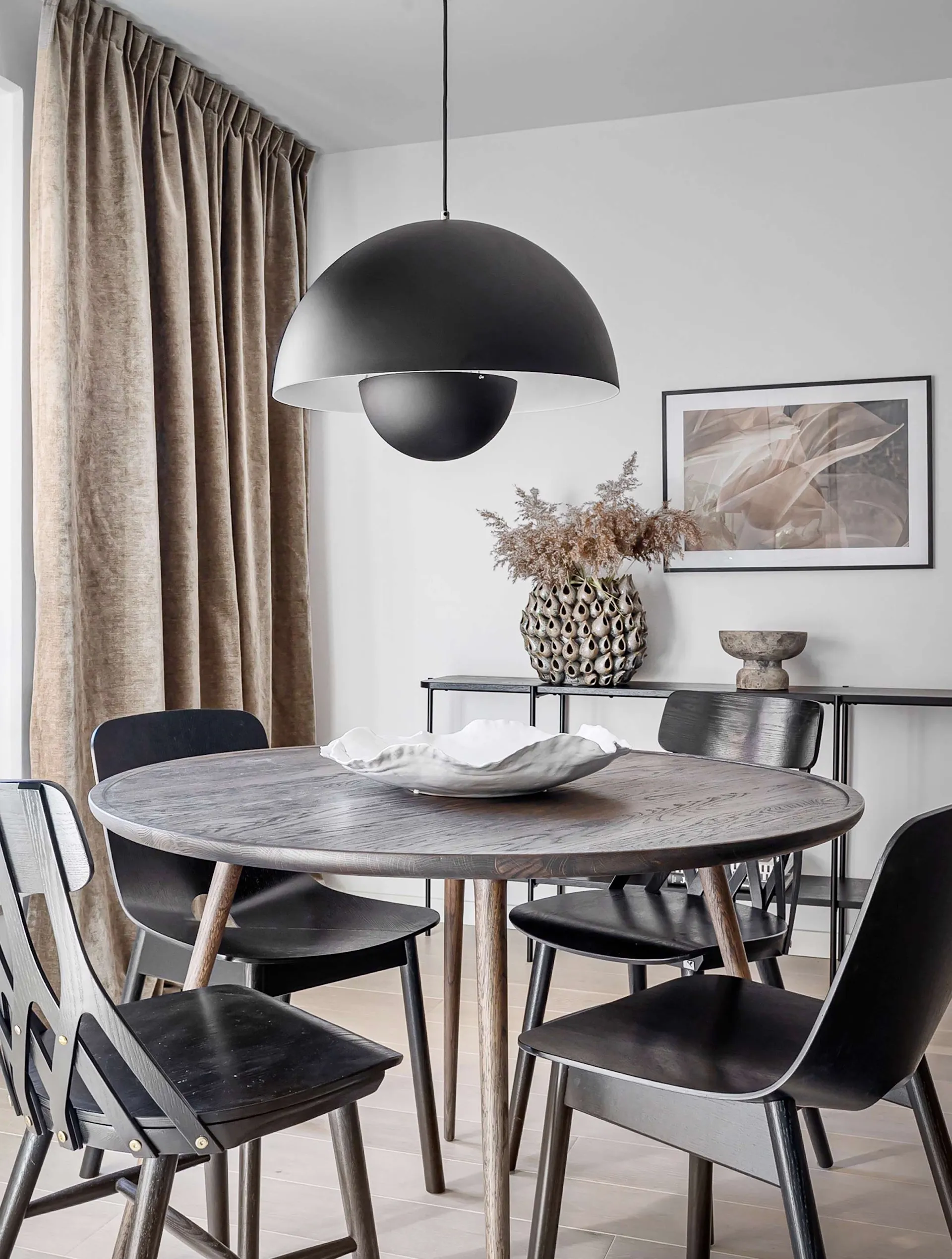 salle à manger appartement à la décoration contemporaine