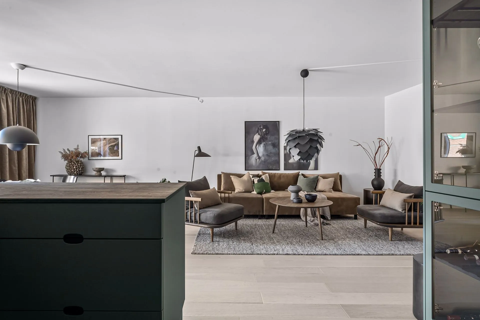 cuisine ouverte sur salon appartement à la décoration contemporaine