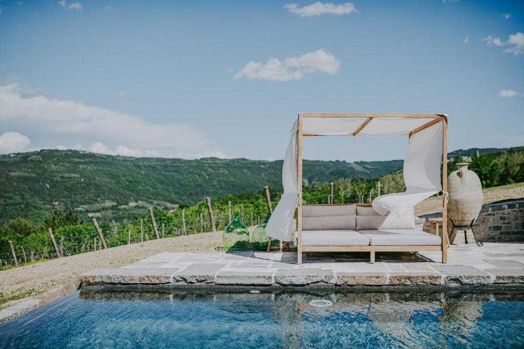 terrasse et piscine maison en pierres Croatie 