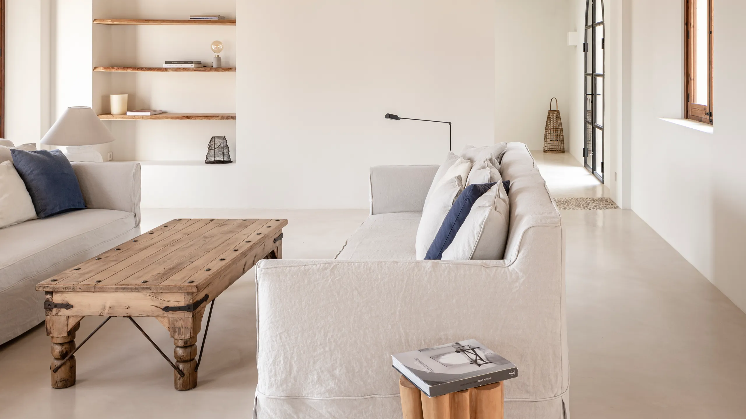 salon maison contemporaine en pierres