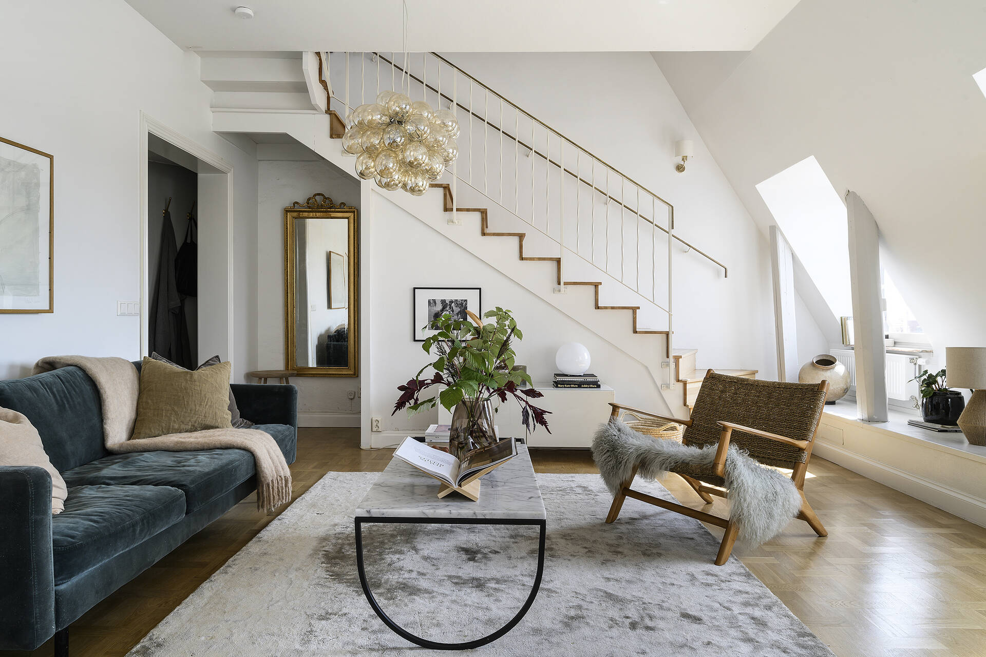 salon appartement contemporain en duplex