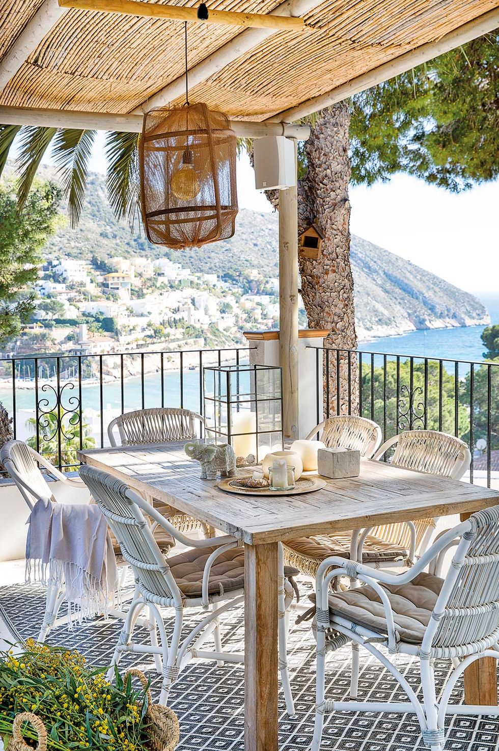 salle à manger sur terrasse avec pergola bois et canisses salle à manger sur terrasse avec pergola bois et canisses