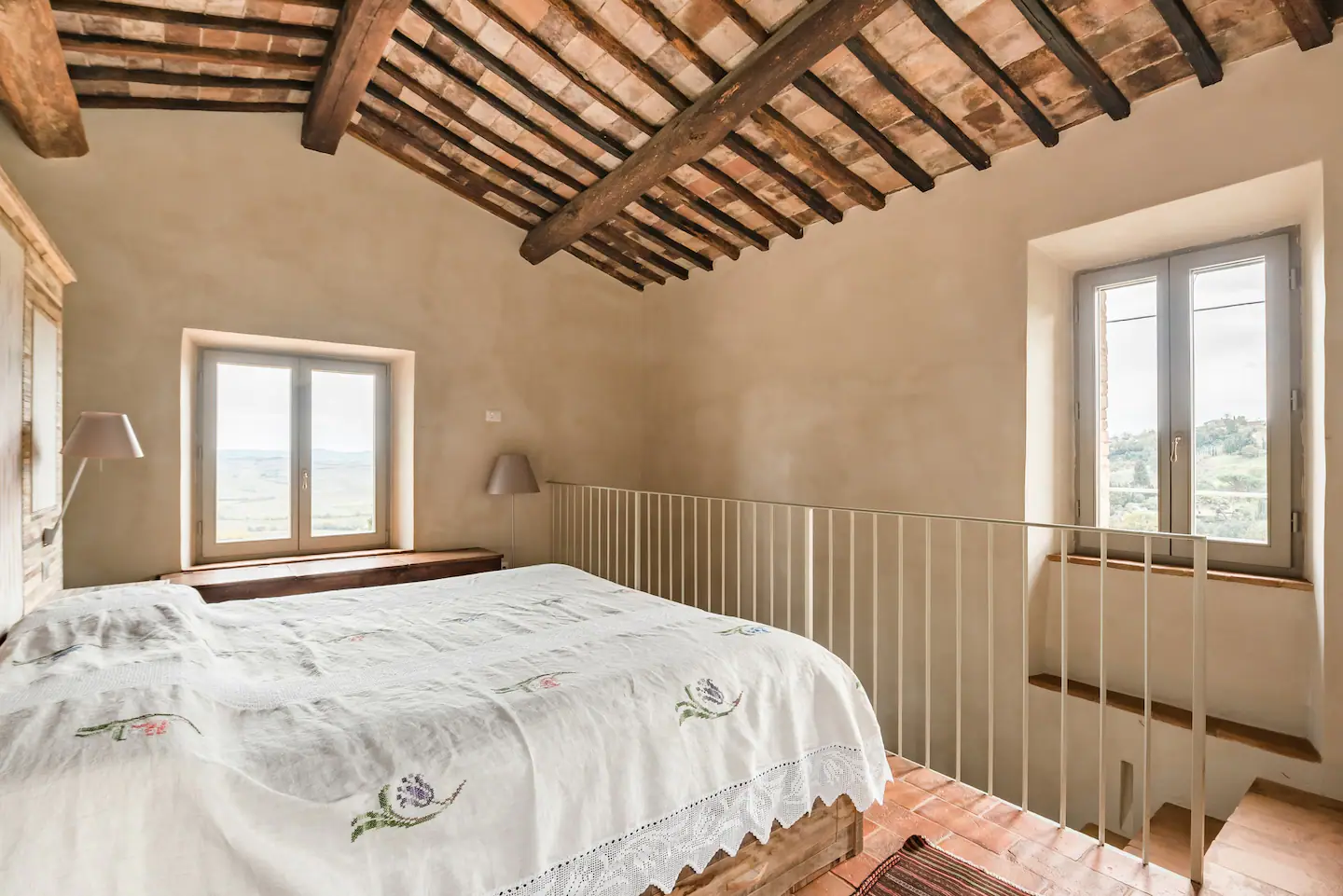 chambre avec poutres maison rénovée
