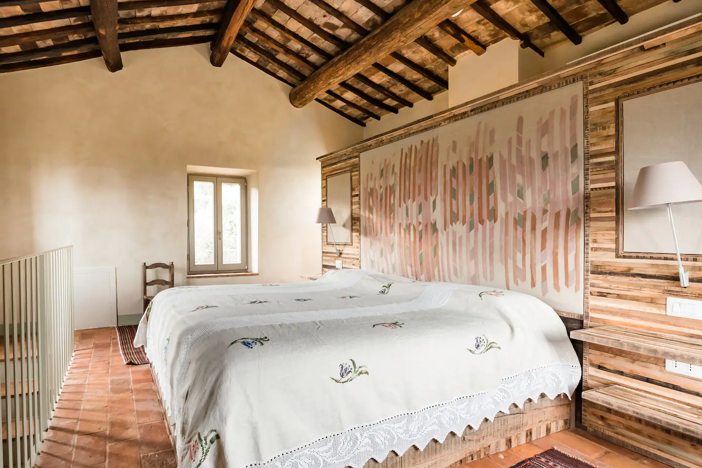 chambre avec poutres maison rénovée