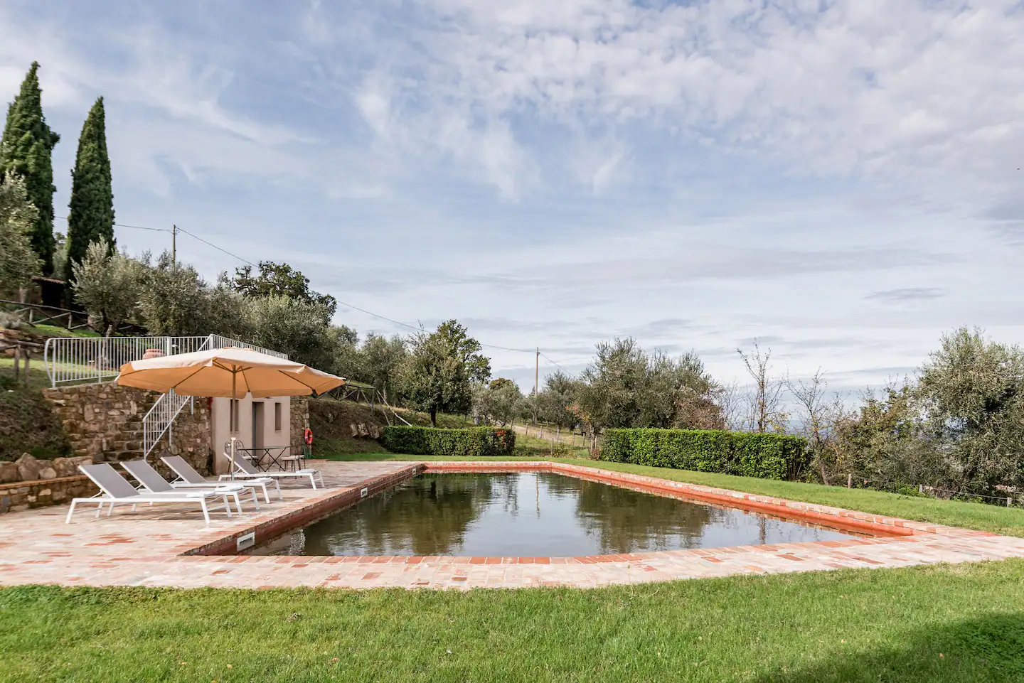 piscine maison ancienne en Toscane
