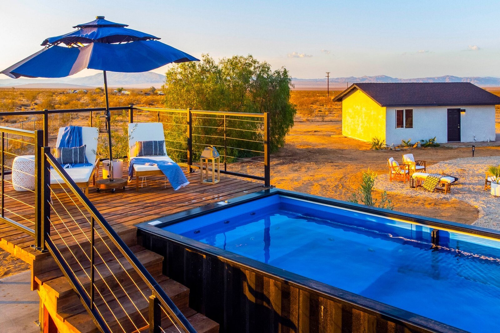 piscine container vitrée avec deck bois piscine container vitrée avec deck bois