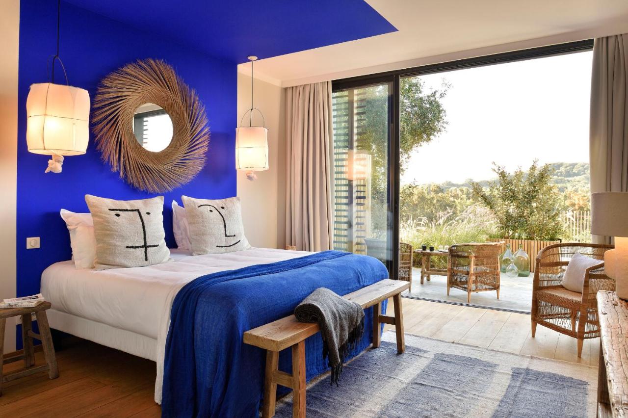 chambre mur bleu Klein