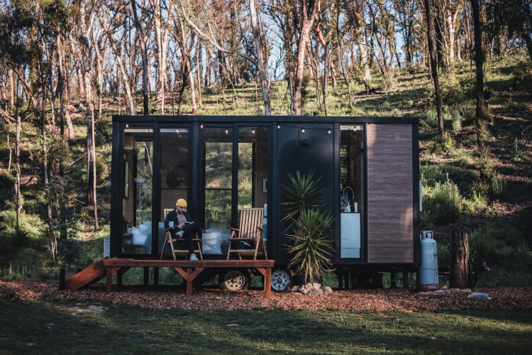 façade tiny house écologique et vitrée façade tiny house écologique et vitrée
