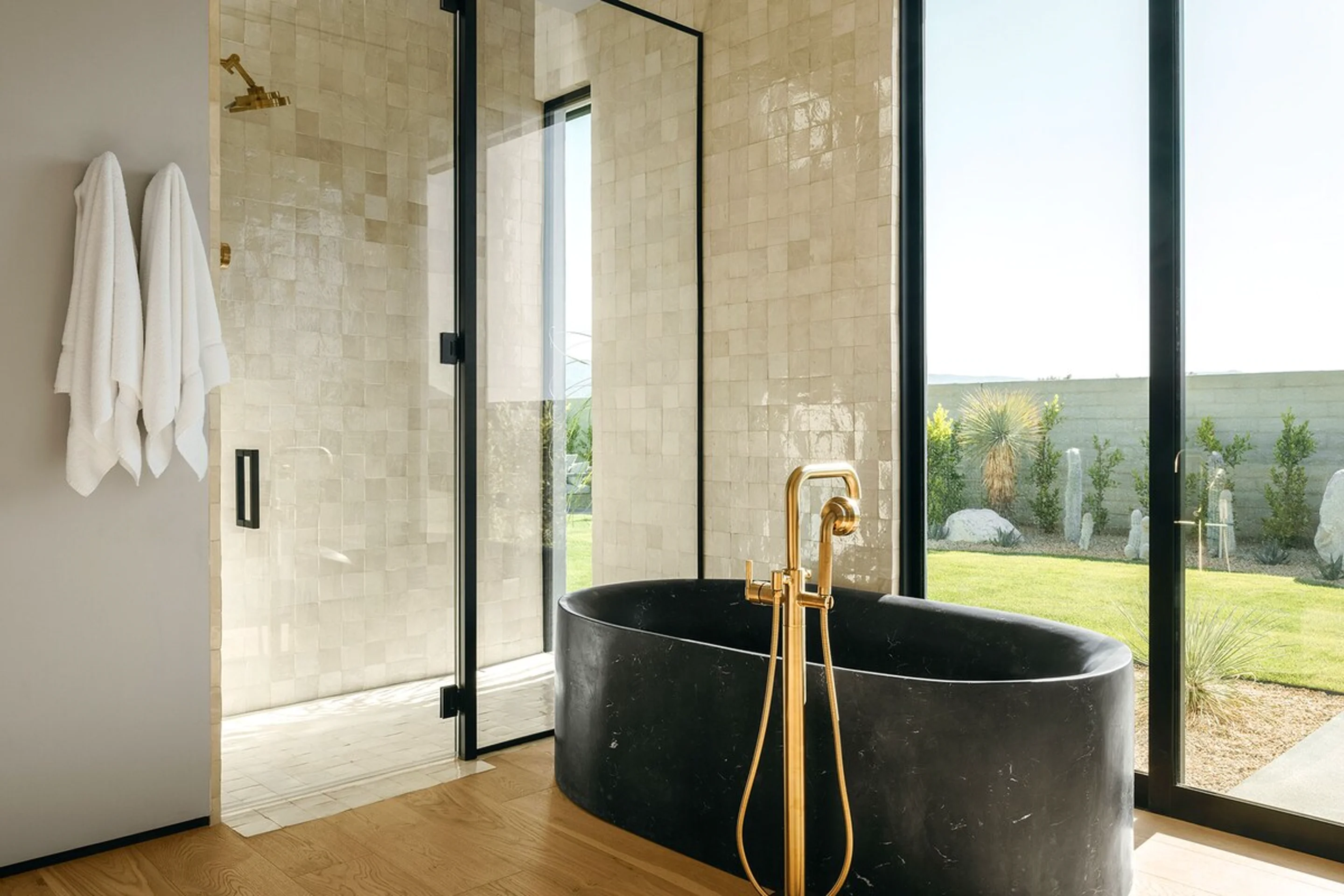 salle de bain avec baignoire noire salle de bain avec baignoire noire