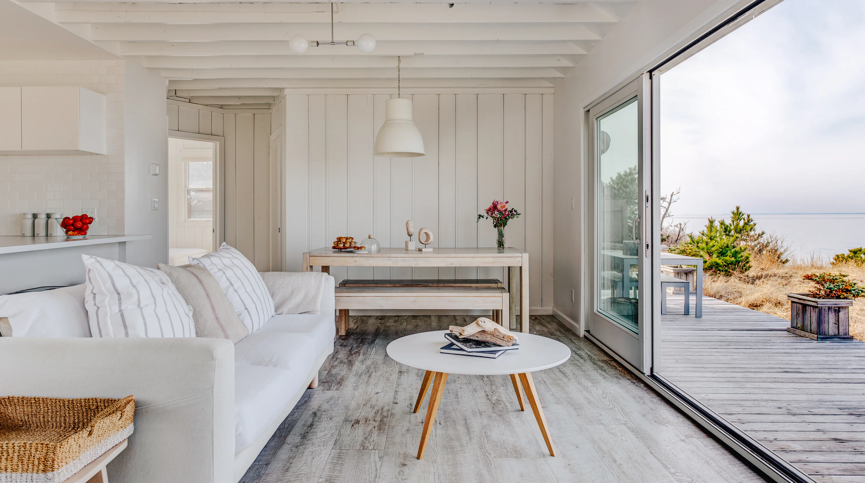 salon maison de plage en bois grisé salon maison de plage en bois grisé