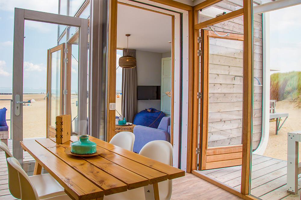 salle à manger mini maison vitrée et design