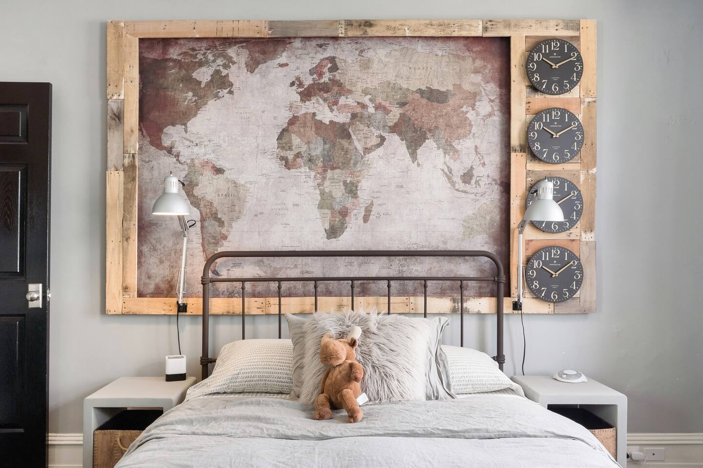chambre avec lit métal décoration vintage chambre avec lit métal décoration vintage