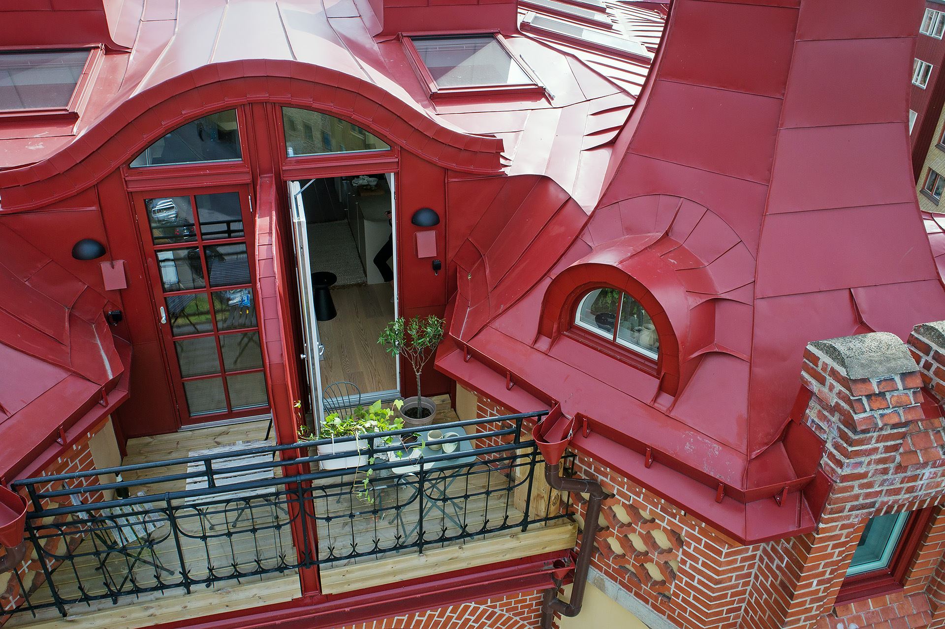 toiture rouge immeuble suédois