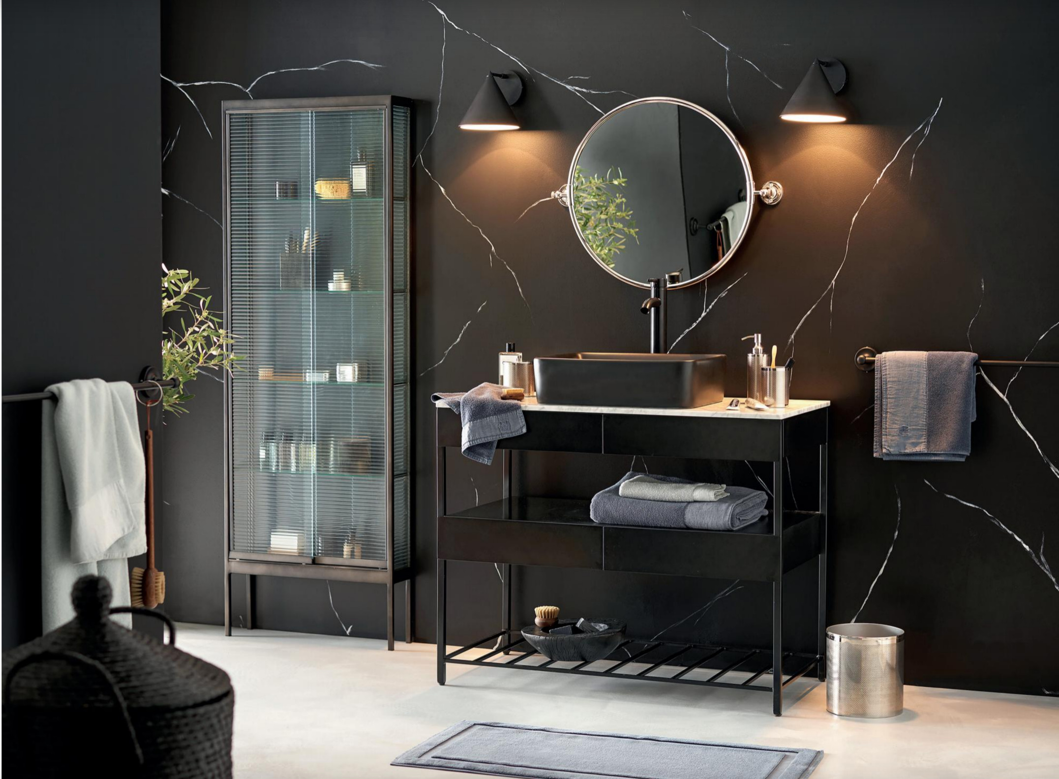 salle de bain marbre noir