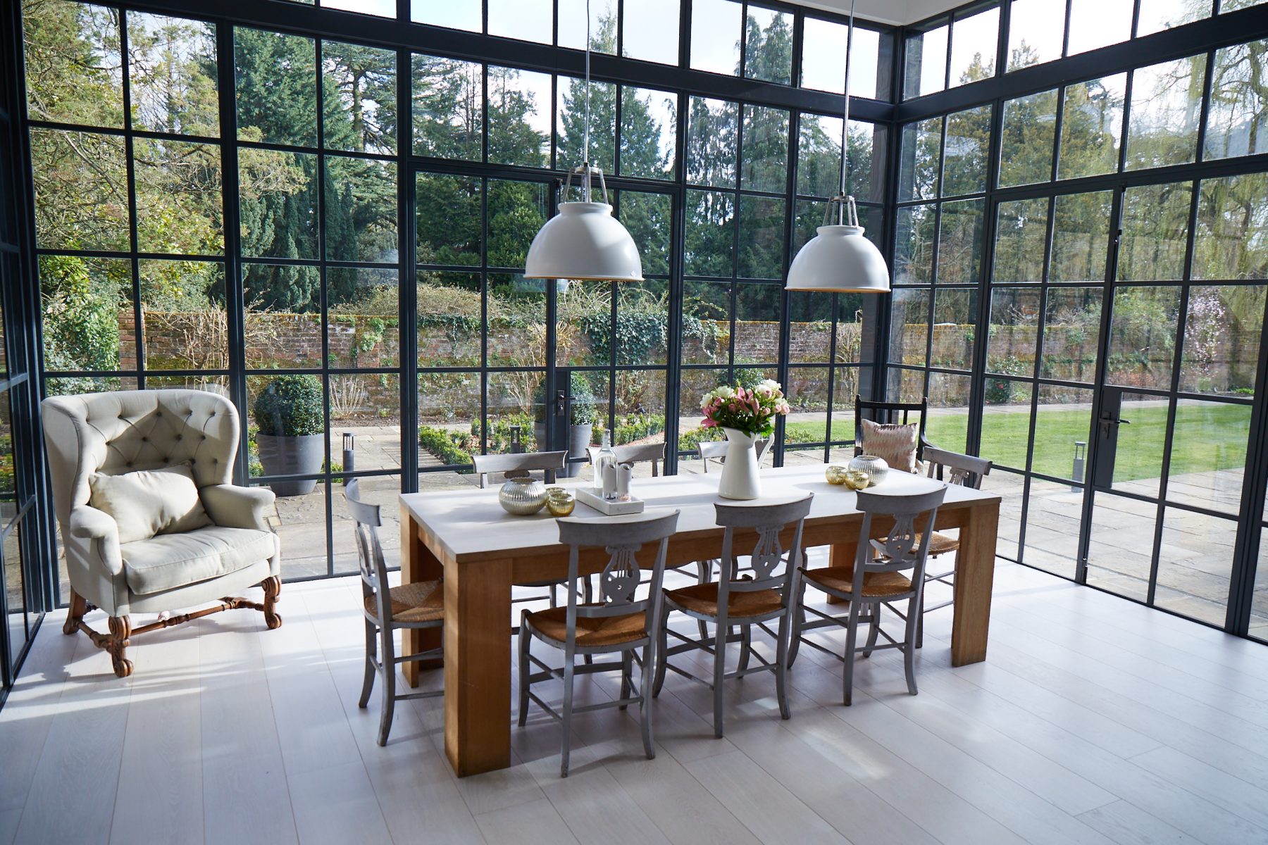 salle à manger dans extension vitrée maison de campagne anglaise agrandie