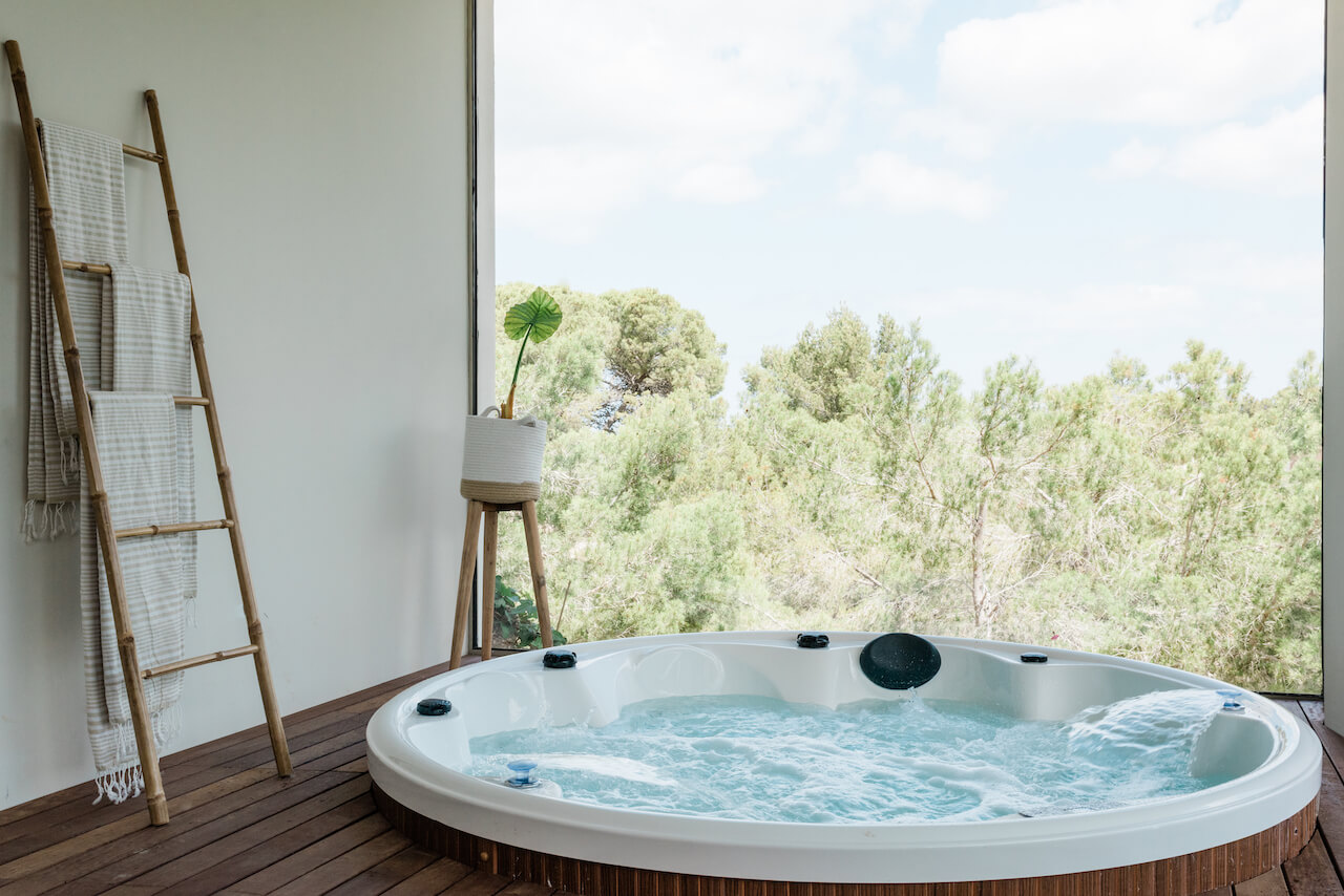 salle de bain avec spa 