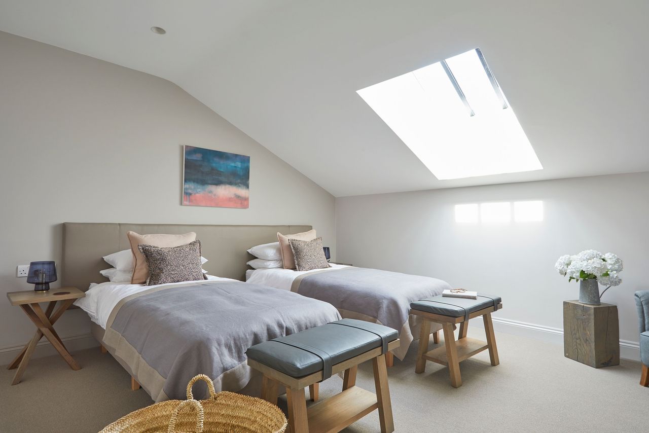 chambre deux lits sous combles chambre deux lits sous combles