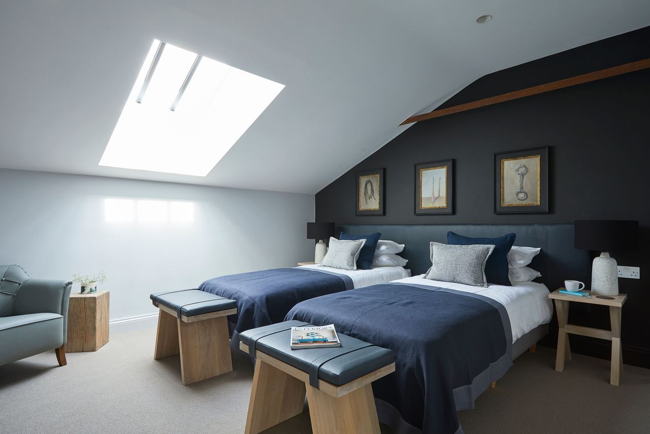 chambre deux lits sous combles chambre deux lits sous combles
