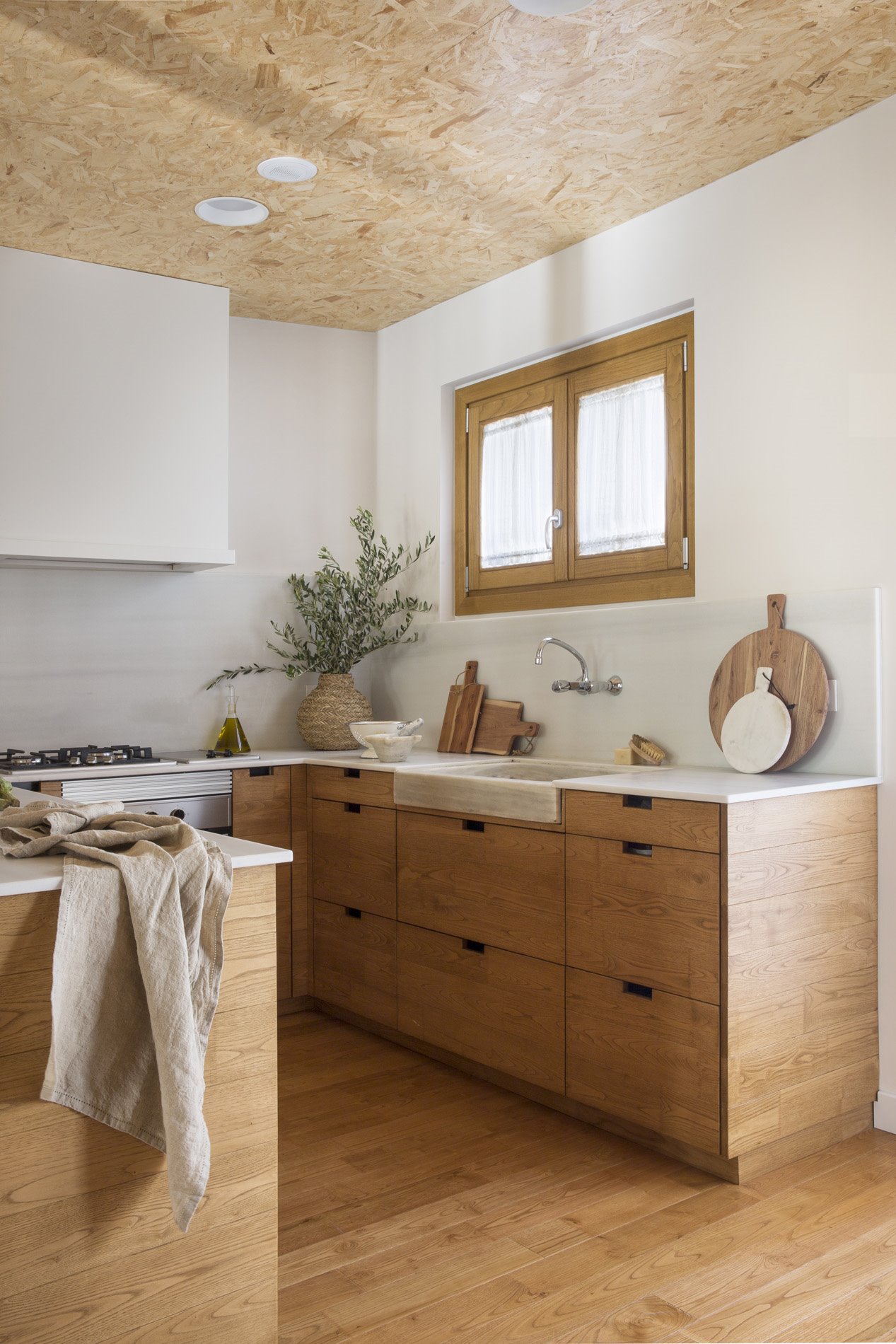 cuisine en bois plafond OSB cuisine en bois plafond OSB