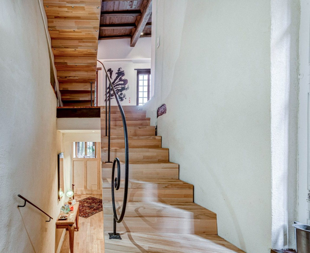 escalier bois maison ancienne