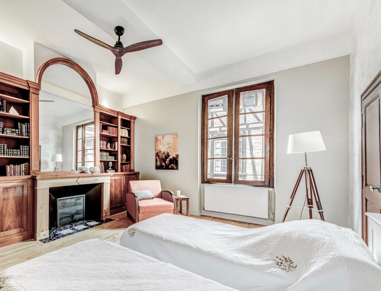 chambre avec cheminée maison ancienne